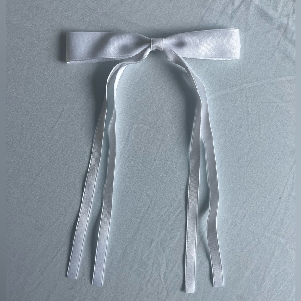 Hair bow - white
